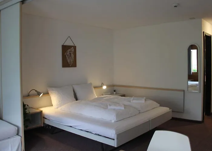 Elements אכסניה